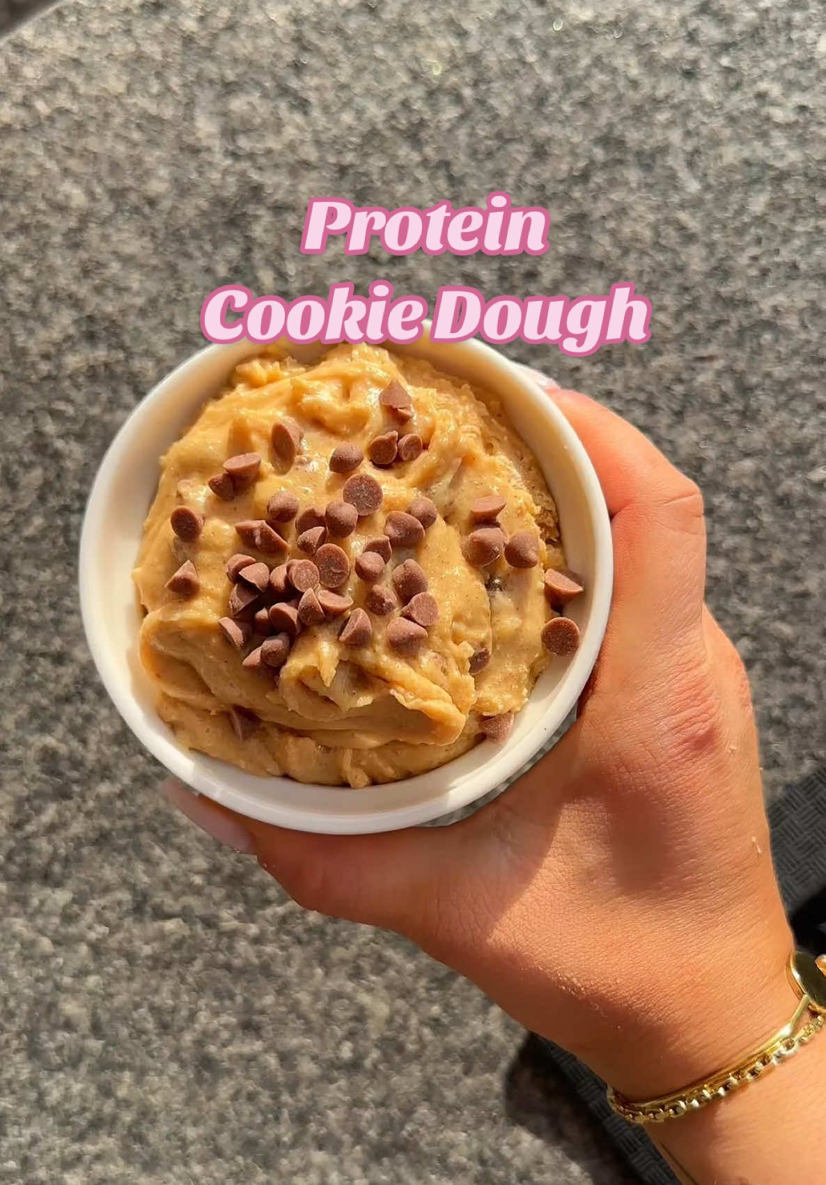 COOKIE DOUGH ZUM LÖFFELN 🍪 ➡️ Folge mir @bylaraxx für mehr Rezepte, Tipps und Tricks für deine perfekte Diät ✨ 🩷  🍪 Zutaten 🍪 : 25g light peanut Creme  40g Protein Sahne * Chunky flavour nach Wahl  10g schokodrops ( zuckerfrei *)  Etwas Milch  #cookie #keksteig #keksteigzumlöffeln #cookiedough #proteincookies #proteinrezepte #rezept #zuckerfrei #zuckerfreierezepte #lecker #abnehmen 