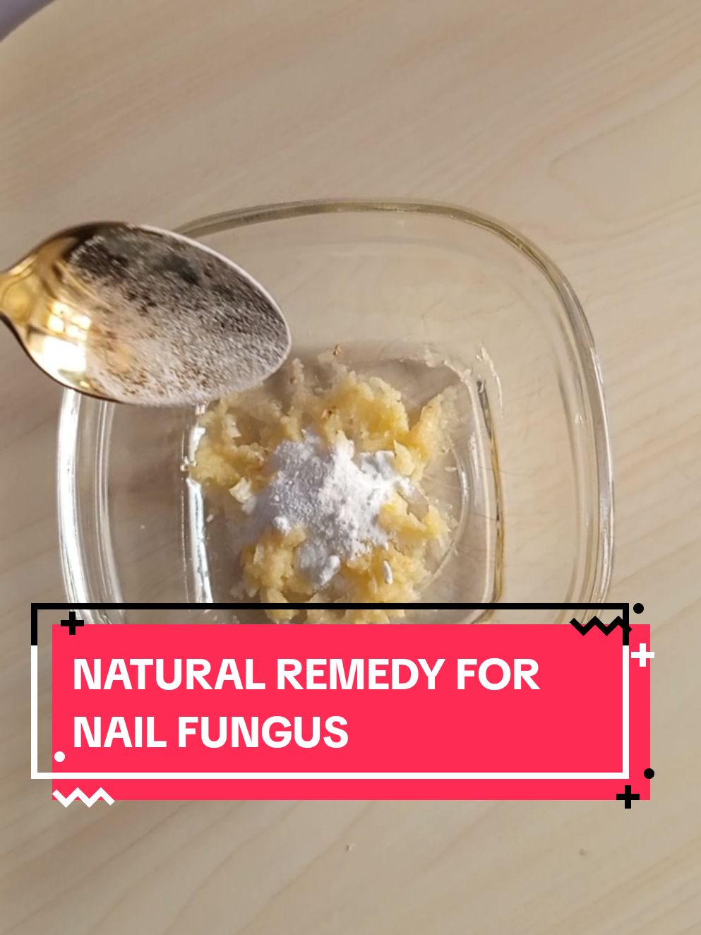 How to treat nail fungus with garlic, vinegar and baking soda. Natural remedy for nail fungus. #nail #nailfungus #nailfungustreatment #naturalremedy #naturalrecipes 