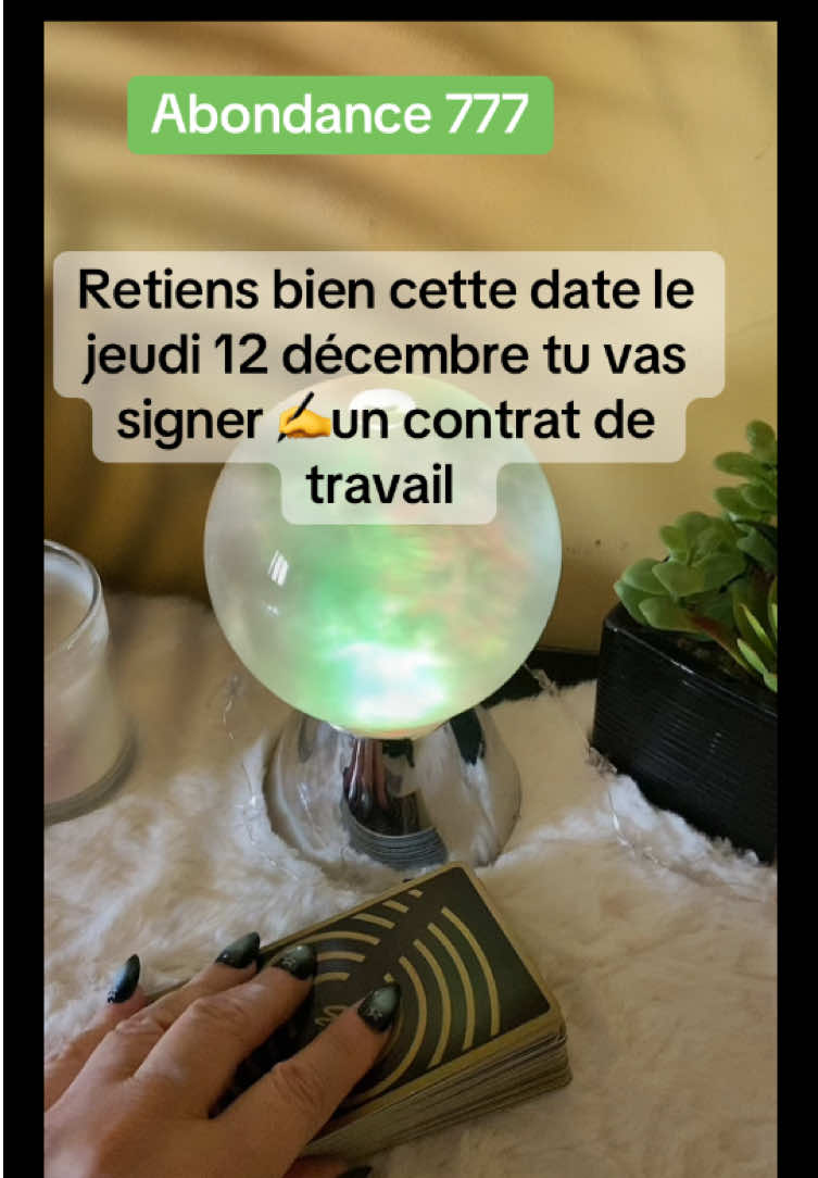 Ce 12 décembre, tu vas signer quelque chose. La clé de la chance, c’est de manifester ce que tu peux. Tu es le créateur de ta réalité.#cartomancie #chance #loidelattraction #voyance #manifestation #guidancespirituelle #fyp 