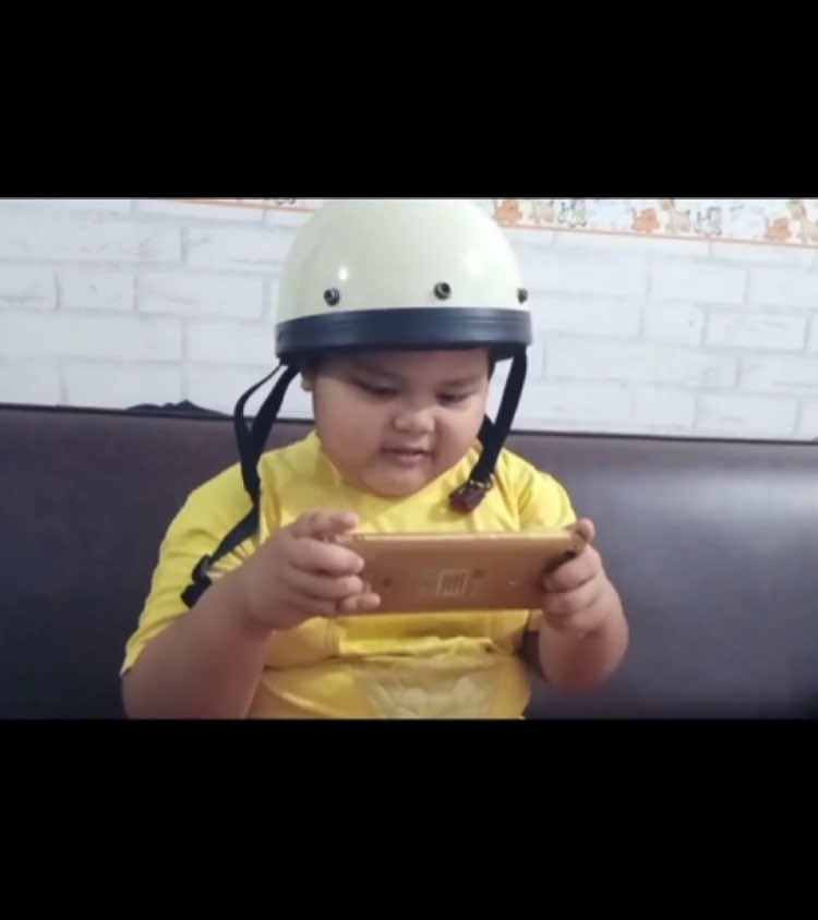 Main mobile legends dari umur 1,5 tahun awowkwkwk