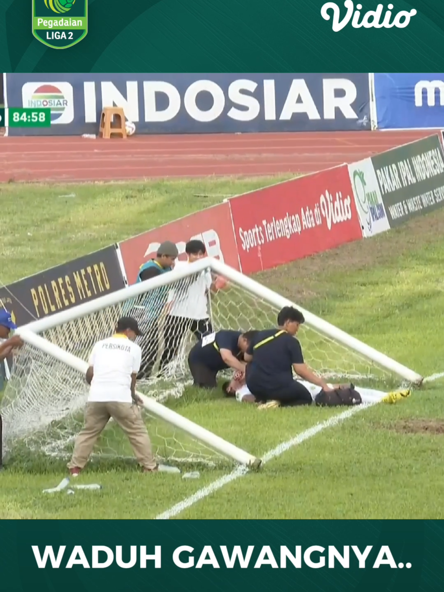 Pertandingan sempat terhenti diakhir laga akibat gawang roboh. Respect semua aspek yang terlibat begitu sigap mengatasi masalah di lapangan.