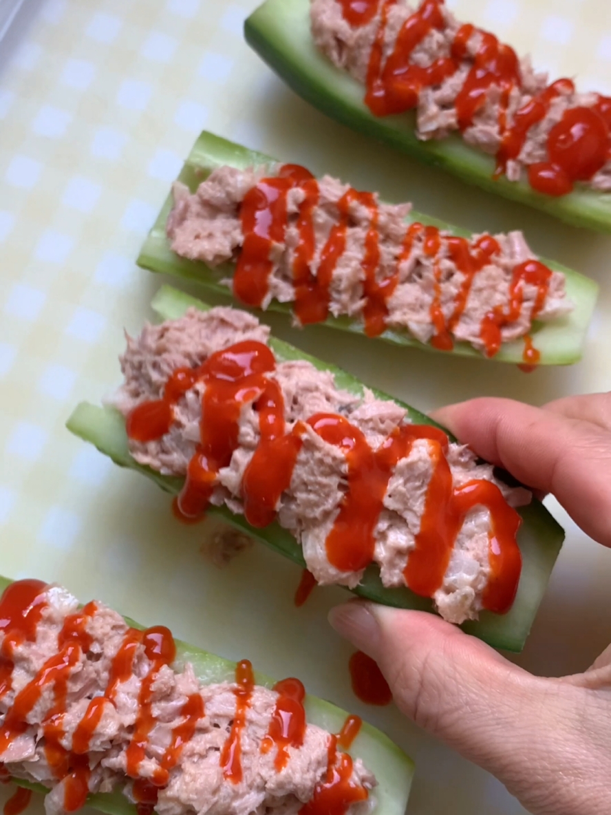 Cucumber Boat with Spicy Tuna🥒🐟🍽#funfood#cucumber#틱톡푸드#tiktokfood 