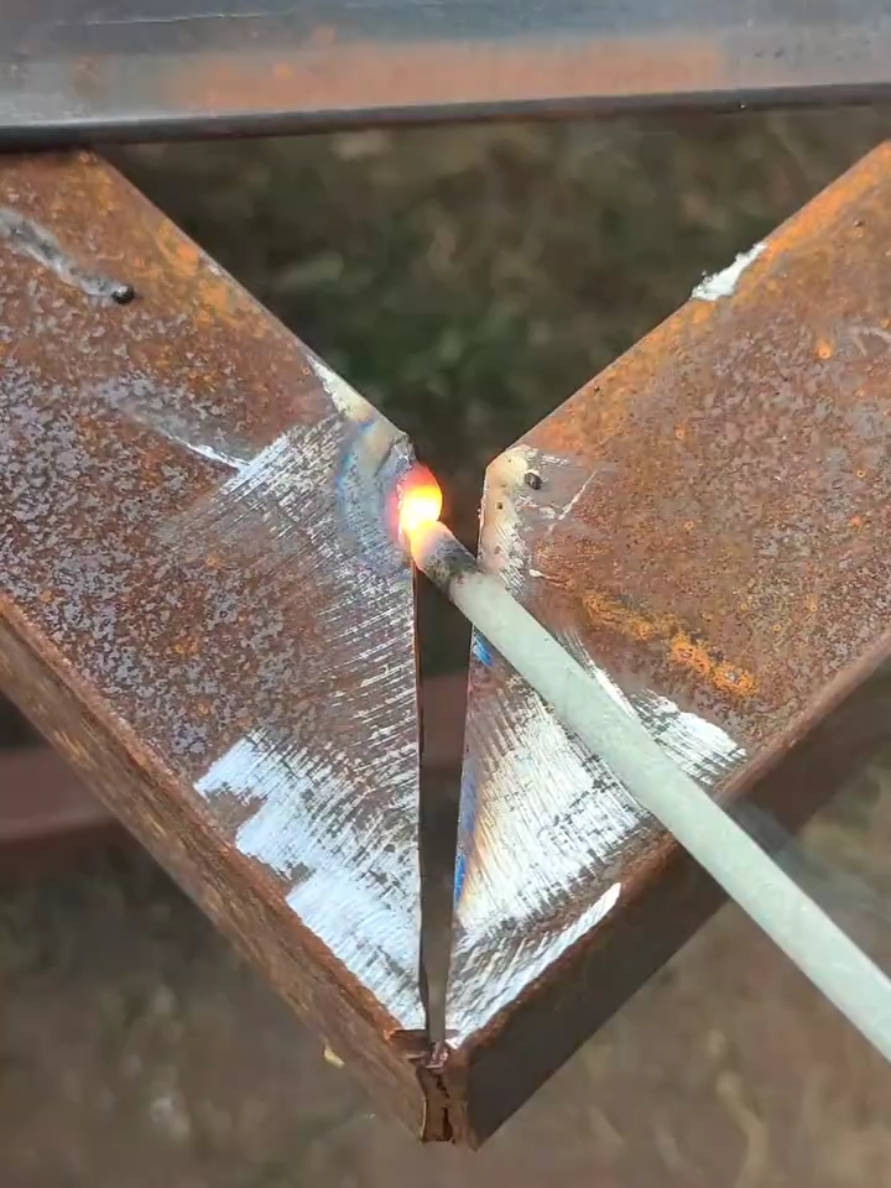 how to weld wide gaps in angle iron for a strong welded joint#welding #tigwelding #ironwelding #weld #sticwelding #metalwork #femalewelder #weldinggirl#perfectwelding #DIY #weldinglife #tipsandtricks #weldingtool 