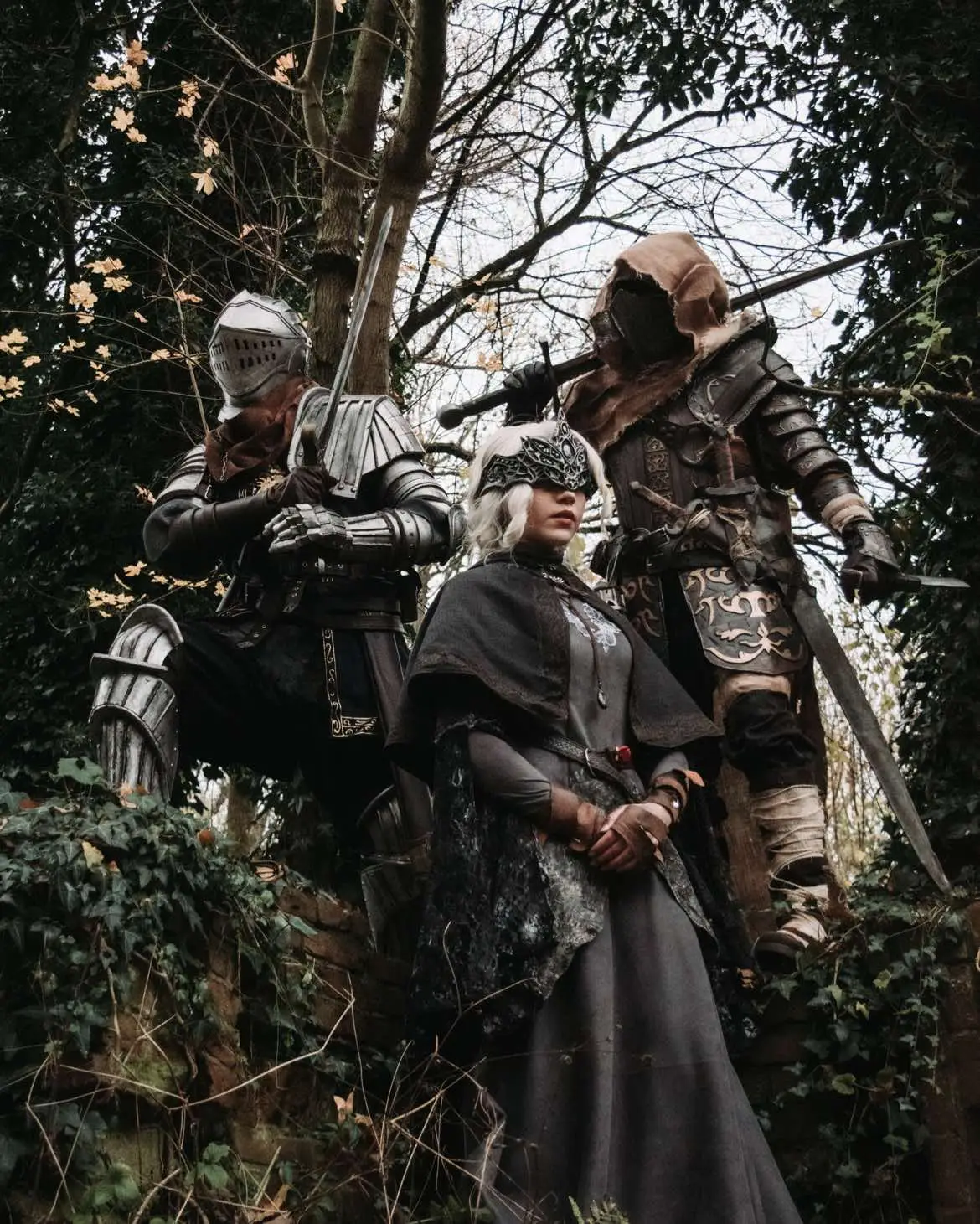 Oh hi, don’t mind us chilling in our Dark Souls Cosplays. Elite knight @Ruben, Fallen Knight @Entrophix #darksouls #fantasy #darkfantasy #darksouls3 #eldenring #fromsoftware #knight #armor #cosplay #soulsborne #eliteknight 