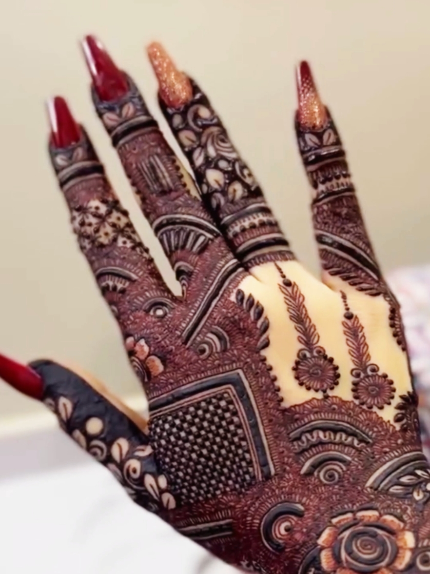 Mehndi designs 2024#mehndi#hennadesigns #tikidesigns #mehndi #bridalmehndi #injectionmehndi #fyp #uk #viral #foryou #bestmehndi #henna #trending 