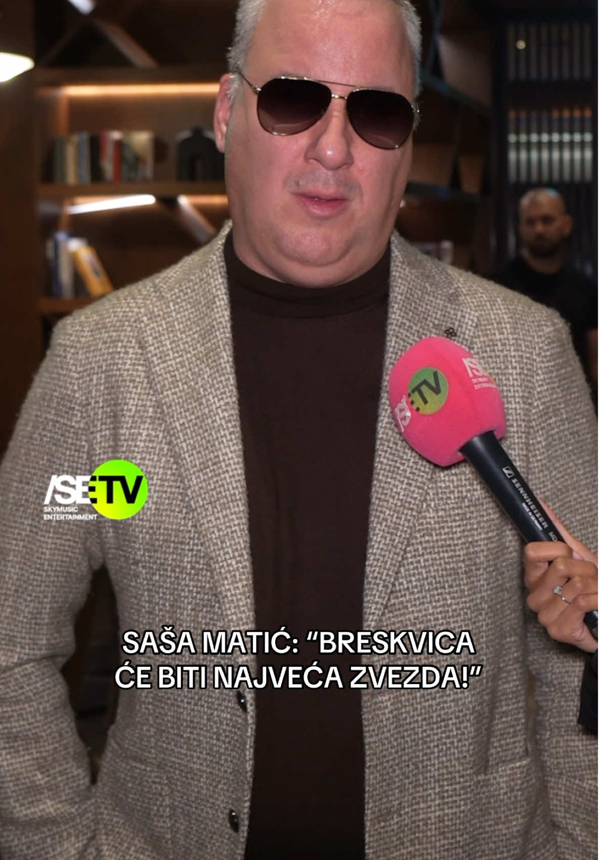 SAŠA MATIĆ | EKSLUZIVNI INTERVJU ZA 🟢SE/TV & #MW ⭐️ Sinoć je na Kopaoniku bila najveća žurka povodom Ski Opening-a u organizaciji SKYMUSIC-a i @Belgrade Music Week💚🧡💜 imao tu čast da publici priredi najbolju atmosferu i veče za pamćenje! ⭐️ @skyevents  Naša draga @Dana Barbara 🦋 upitala je Sašu čija muzika mu se najviše dopada od mlađih “urbanih” izvođača, a Saša je odmah pohvalio @BRESKVICA i istakao da će ona biti najveća zvezda! ⭐️ #SEtv #SkyMusic #SkyMusicEnertainment #SasaMatic #MusicWeek #MW #Kopanik #SkiOpening #SkyEvents #Breskvica 