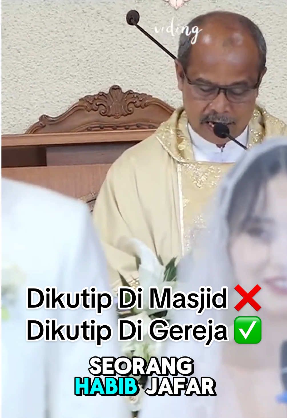 Kaget! Tiba-tiba dikutip di Gereja. 🤣 Wah, suatu kehormatan nih kalau Romo main ke Warung Madura Swasta. Atau LOGIN sekalian pas Ramadhan? Maksudnya ngobrol di LOGIN. 😁 Seperti sering saya bilang bahwa kita berbeda agama tapi sama-sama ngajarin kebaikan. Makasih, Romo. 🙏 Ternyata Vior gak kosong-kosong sekali lah ya. 🤣