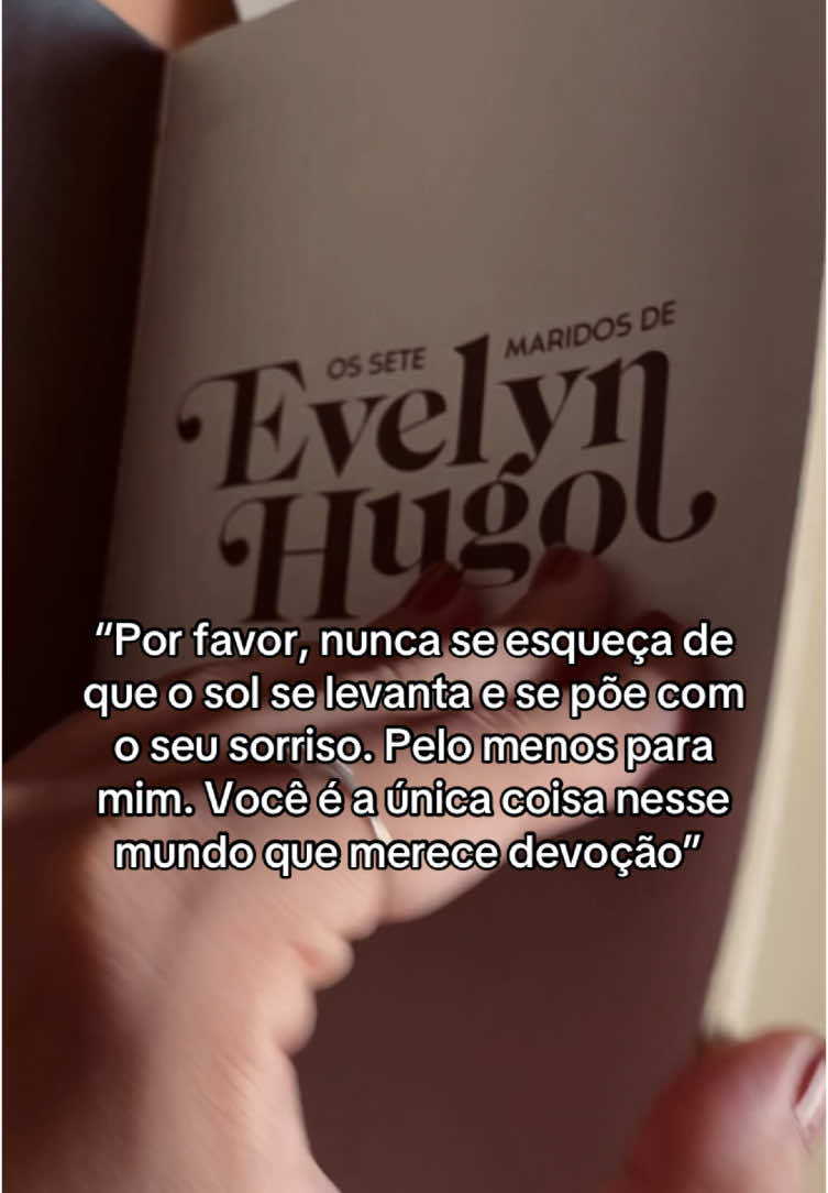 eu sinto que nao sou eu que vou acabar esse livro, ele que vai acabar comigo. 🥲📚 #BookTok #books #ossetemaridosdeevelynhugo #evelynhugo 