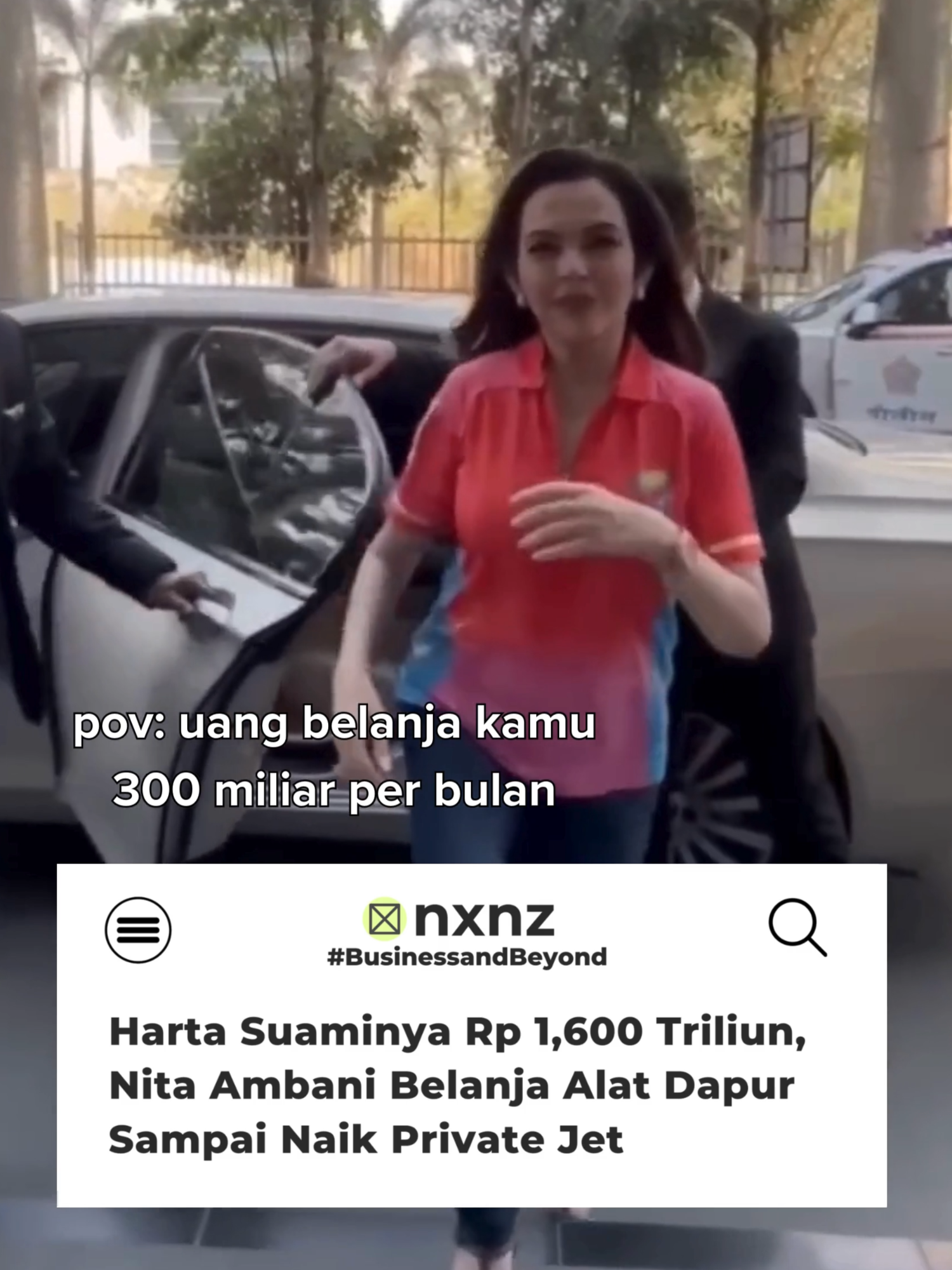 Kebiasaan belanja istri dari orang terkaya ke-2 di Asia, #NitaAmbani 💰 #MukeshAmbani yang merupakan orang terkaya di India sekaligus terkaya ke-2 di Asia memiliki kekayaan mencapai Rp 1.644,88 triliun sedangkan istrinya, Nita Ambani, juga tidak kalah dengan Rp 44,41~47,59 triliun yang sebagian besar berasal dari saham di Reliance Industries Ltd. Meski memiliki kekayaan berlimpah ruah, Nita memiliki kebiasaan membeli barang mewah dengan cara yang cerdas. Hanya karena dia punya banyak uang, Nita tetap kerap mencari cara yang lebih mudah dan efisien untuk membeli sesuatu. Salah satu contohnya ketika ia terbang menggunakan jet pribadi ke Sri Lanka hanya untuk membeli peralatan dapur #Noritake karena harga di sana 70-80% lebih murah dibandingkan di India!  Mungkin kita gak punya private jet, tapi setidaknya soal mencari cara yang lebih murah untuk beli sesuatu kita sama ma Mbak Nita ya 😂 #Ambani #Lifestyle #entertainment #Billionaire