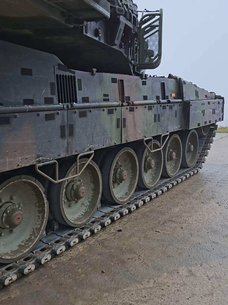 Leopard 2 A7V 🇩🇪 #leopard2 #leopard2a7v #germanarmy #germanmilitary #germantank #tank #military #militarylife #panzer #fyp 