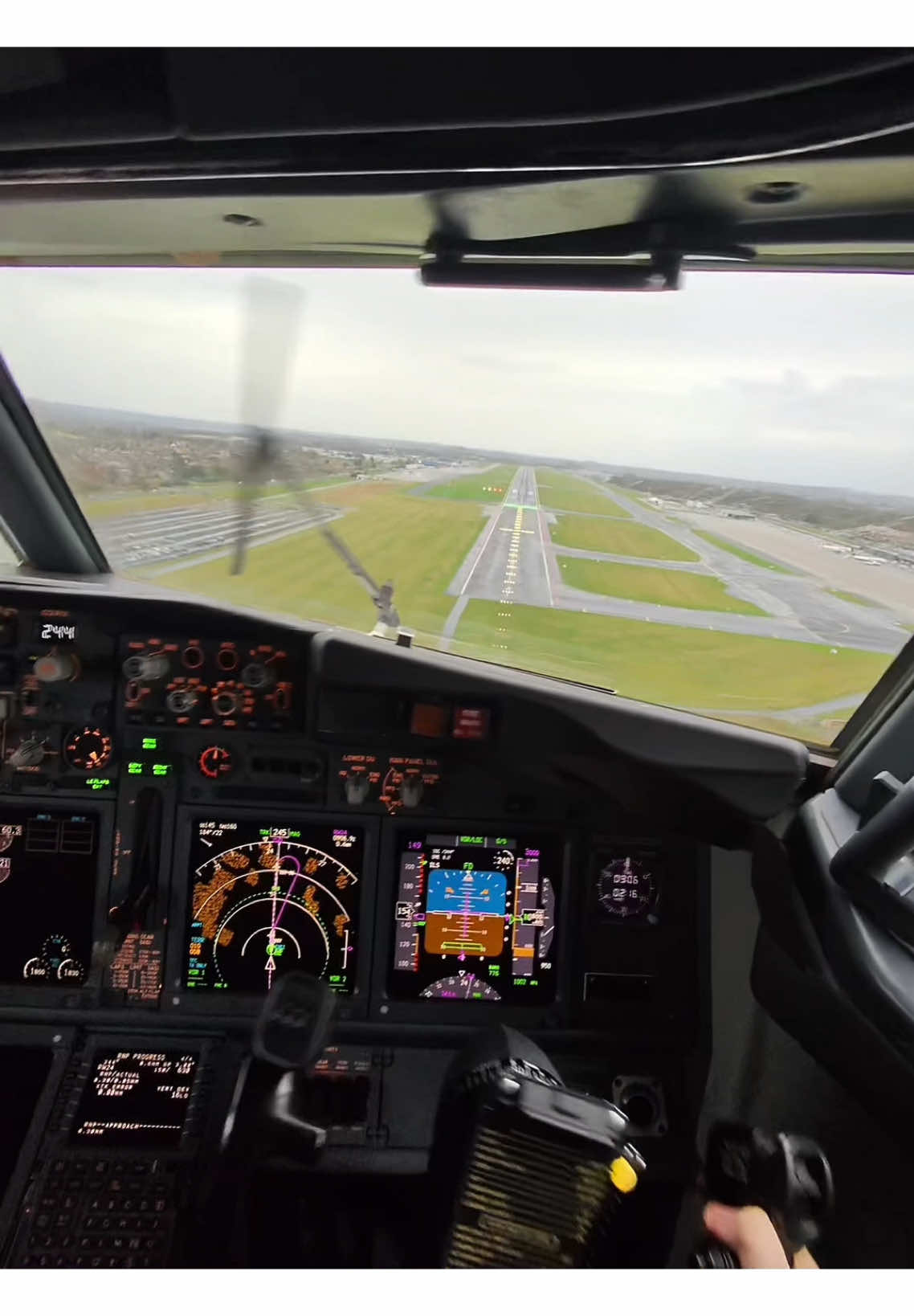 Fun day #meta #rayban #metaglasses #fpv #boeing #737 #737max #aviation #camera #motivation #fun #europe #adayinmylife #b737 #pilot #travel #sunset #pilotview #boeing737 #slowitdown #windy #crosswind #crosswindlanding #storm #rain #landinggear 