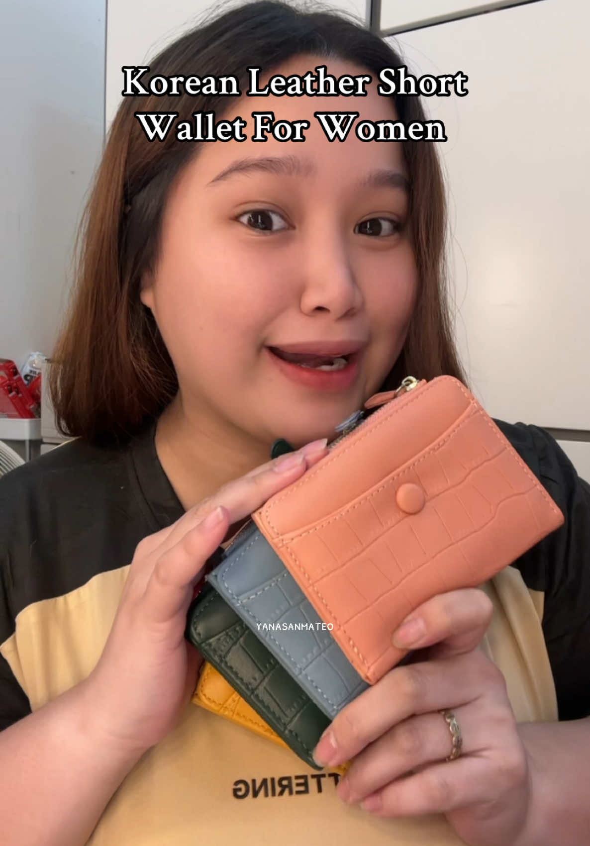 Korean Leather Short Wallet For Women #walletforwomen #shortwallet #shortwalletforwomen #koreanwalletforwomen #leatherwallet 