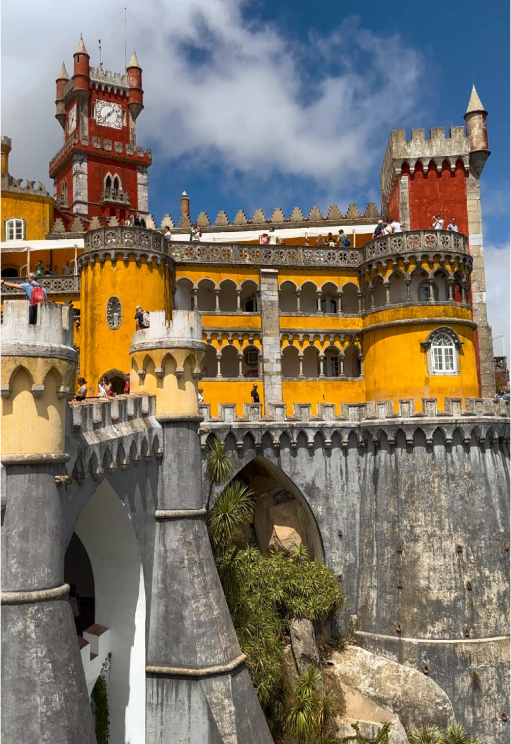 📍Palácio Nacional da Pena, Sintra.                                                 #visitportugal #sintra #portugal🇵🇹 #traveling #traveltok #aroundtheworld #vanderlust #fyp #viralvideos 