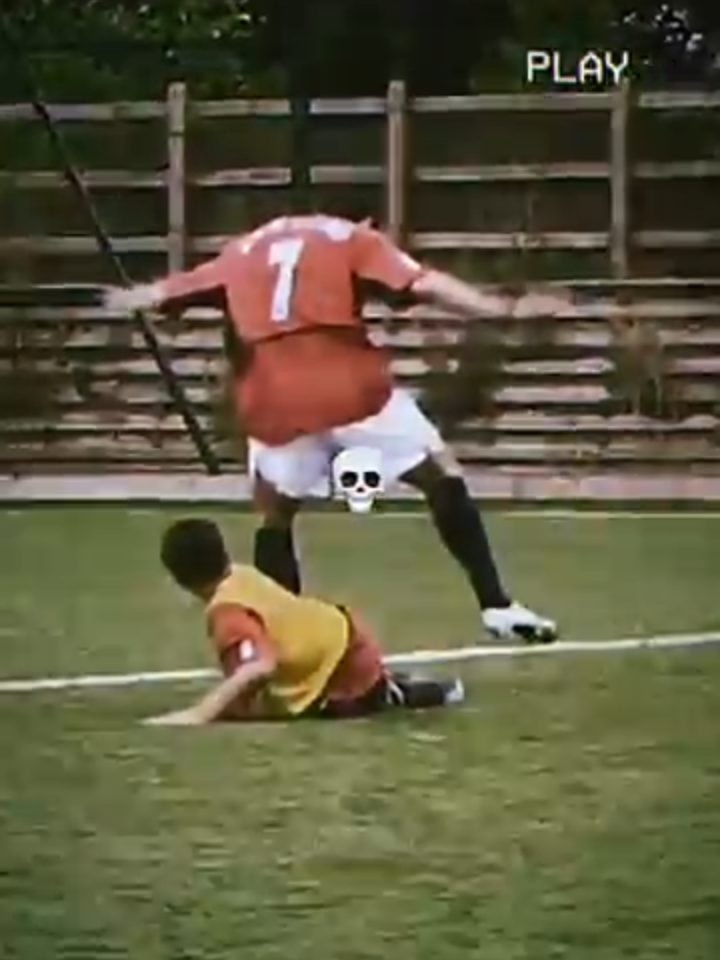 Ronaldo shows kids how to dribble but☠️ #ur_cristiano__official#cr7 #ronaldo  #edit #footballshorts #goat #ronaldo_fanpage_7 #footballtiktok #mrbeastchallenge #footballhighlight⚽️ #shortsvideo #footballyoungster #fanspages #ronaldo #foryoupage❤️❤️ #cr7best #recommendations #goat🐐 #trendingvide #cristianoronaldo #cr7 #fyp #foryouu