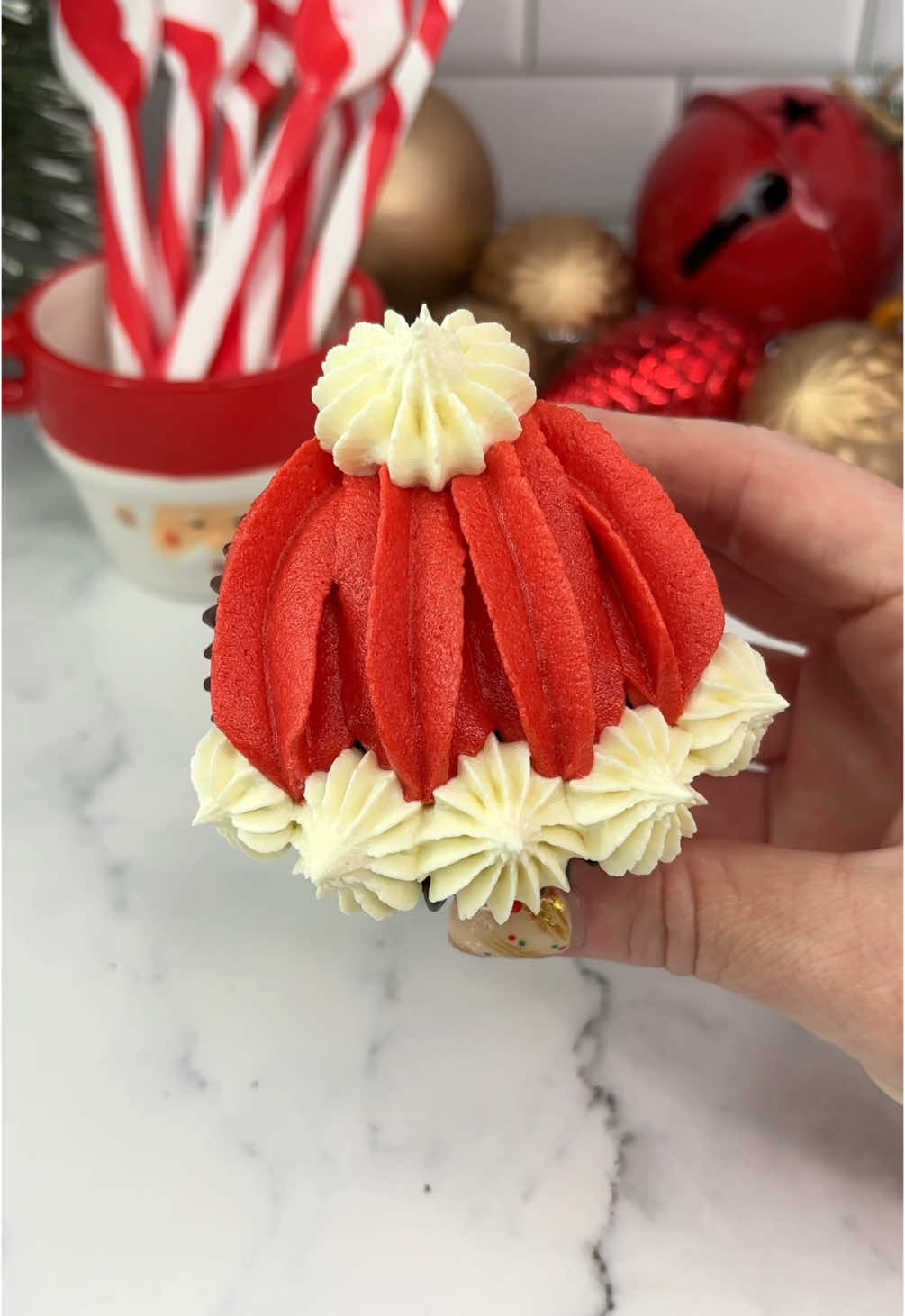 Super simple Santa hats 🎅🏼🍪 24 days of Christmas treats 🎅🏼🧁🍪 This one is so easy, you could change the colours and make them into normal bobble hats too 🥳❤️ 🎅🏼 Use piping tip 1M and red buttercream to pipe the hat.  🎅🏼 I used piping tips 4B and 32 for the trim and 6B for the bobble.  🎅🏼 You could also use marshmallows for bobble and the trim, making them even easier.  🎅🏼 I used rouge gel colour from @wiltoncakes to get my buttercream red.  1️⃣7️⃣ sleeps until Christmas 🎅🏼🎄 #santahats #santa #EasyRecipes #cakedesign #cakedbyrach #cupcake#christmascountdown #christmastreats #christmastiktok 