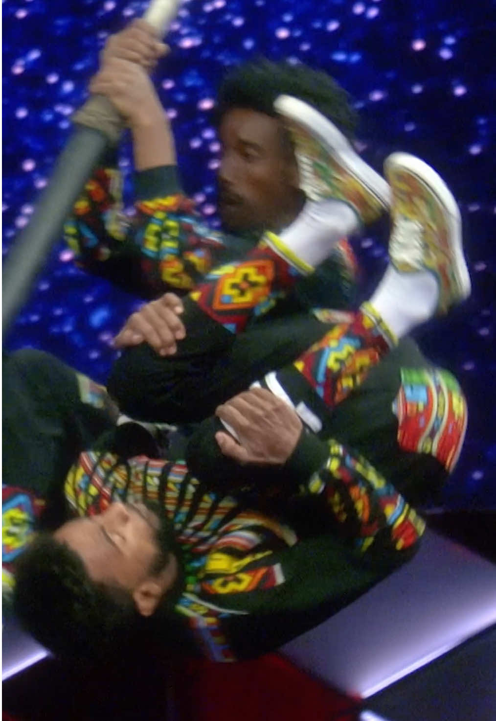 Most forward somersaults on moving Chinese poles in one minute (team) - 27 by Troupe ADC 🇪🇹 (African Dream Circus) on Lo Show Dei Record 📺