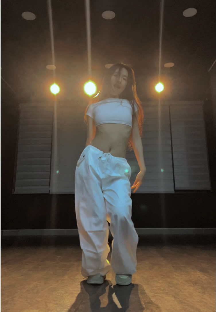 Dc: @Earth-e ❤️‍🔥 #dancechallenge #badgirlslikeyou #dance #fypシ゚viral  