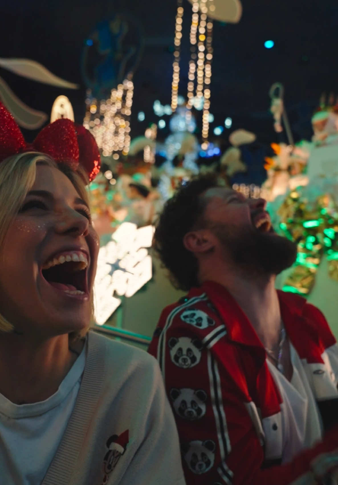 Wait.. did we just fall in love?! 😂😍 #calumscott #christinaperri #christmas #newholidaymusic 