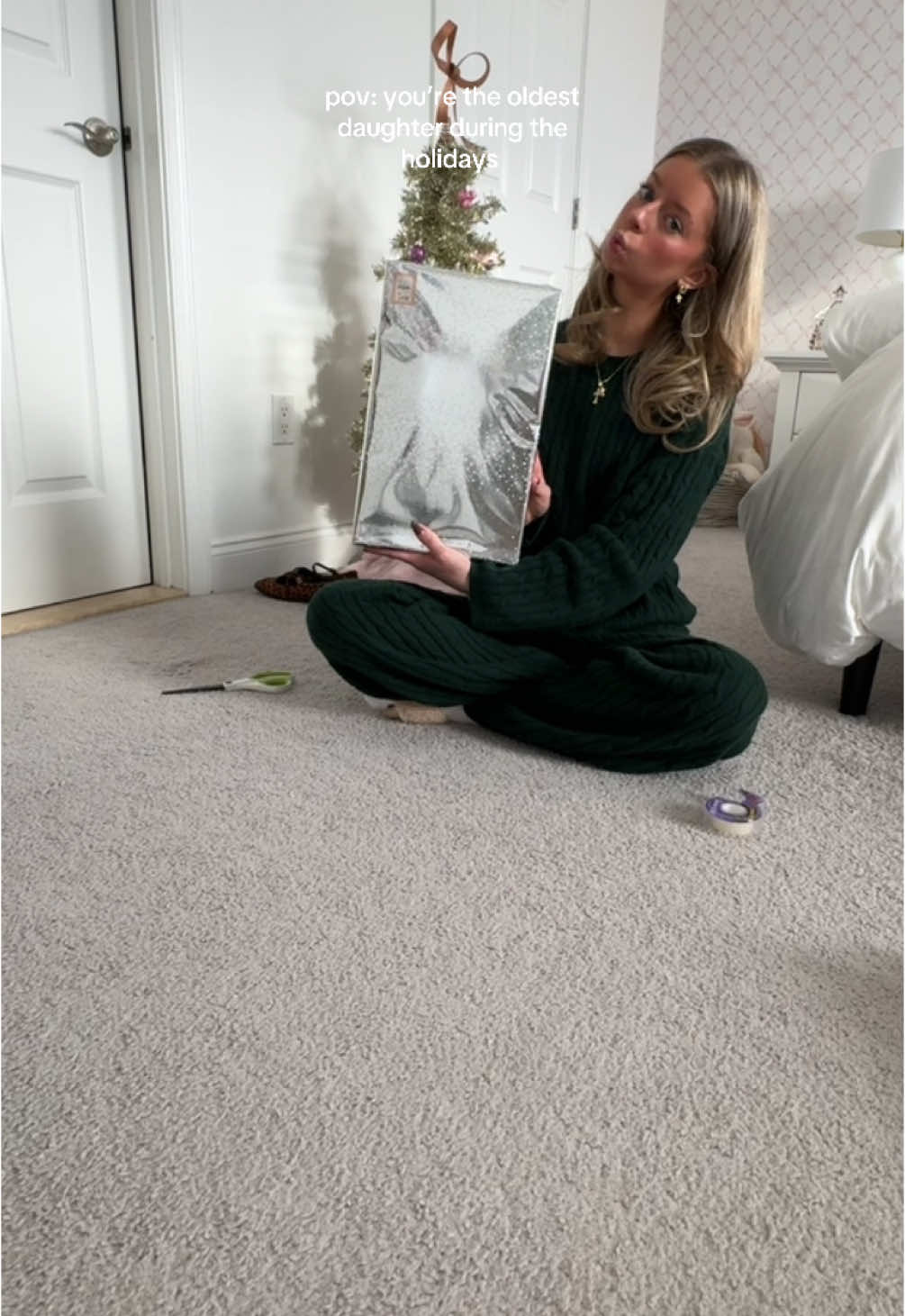 oldest daughter syndrome at its finest🤌 #fyp #oldestdaughter #oldestdaughtersyndrome #wrappinggifts #christmas #relatable #funny 