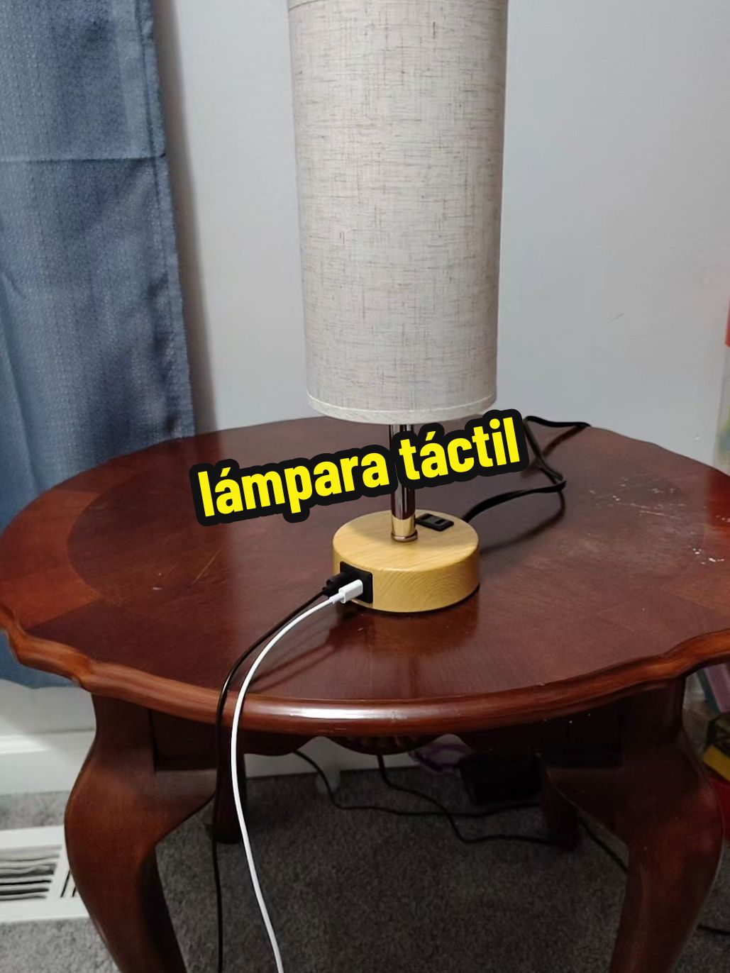 lámpara táctil con puerto de carga USB y tipo c. #lámpara #táctil #puertodecargaUSB #TIPOC #habitacion #saladeestar #tiktokshopcybermonday 
