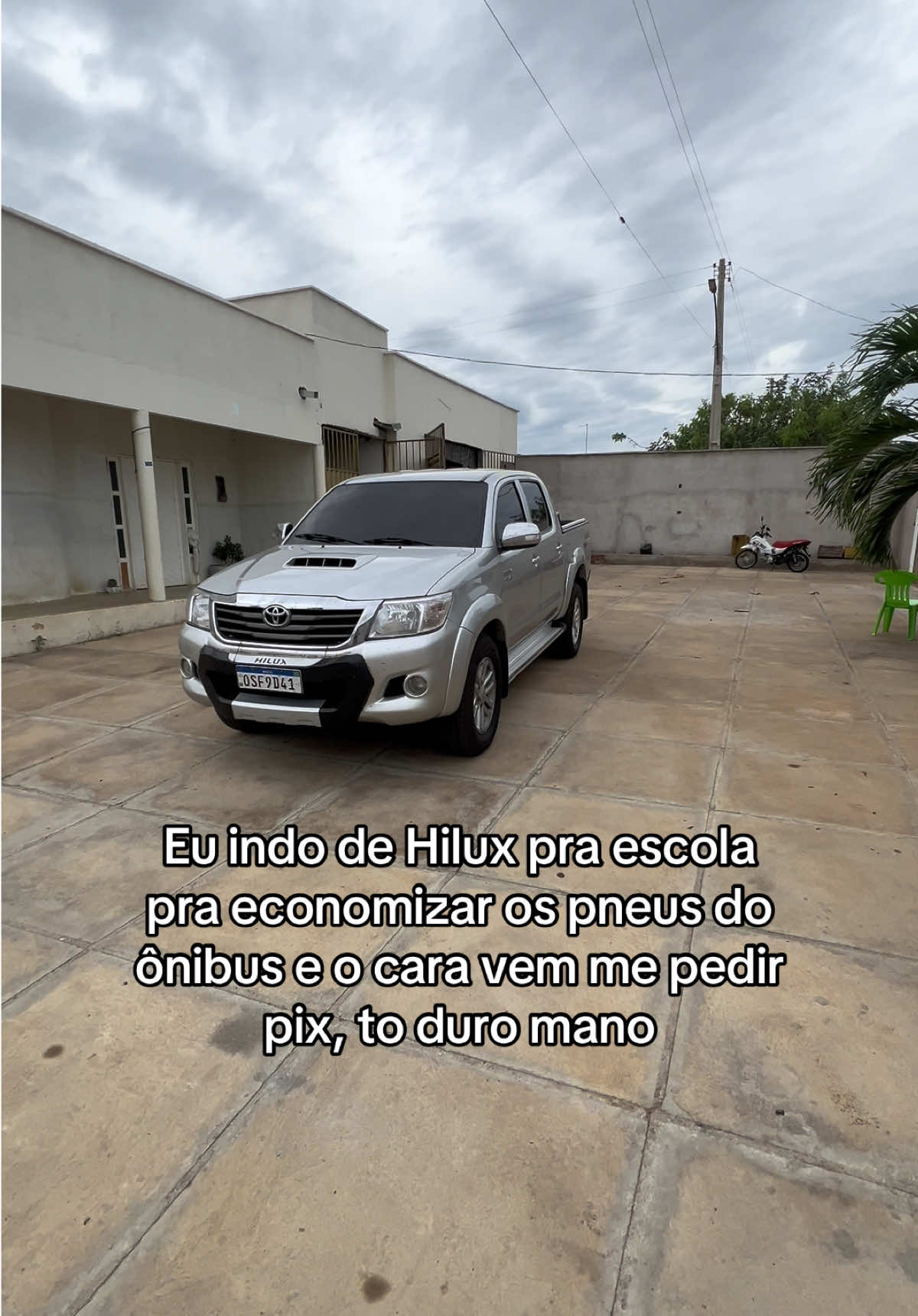 #fyp #hilux #midia #toyotahilux #escola #dinheiro 