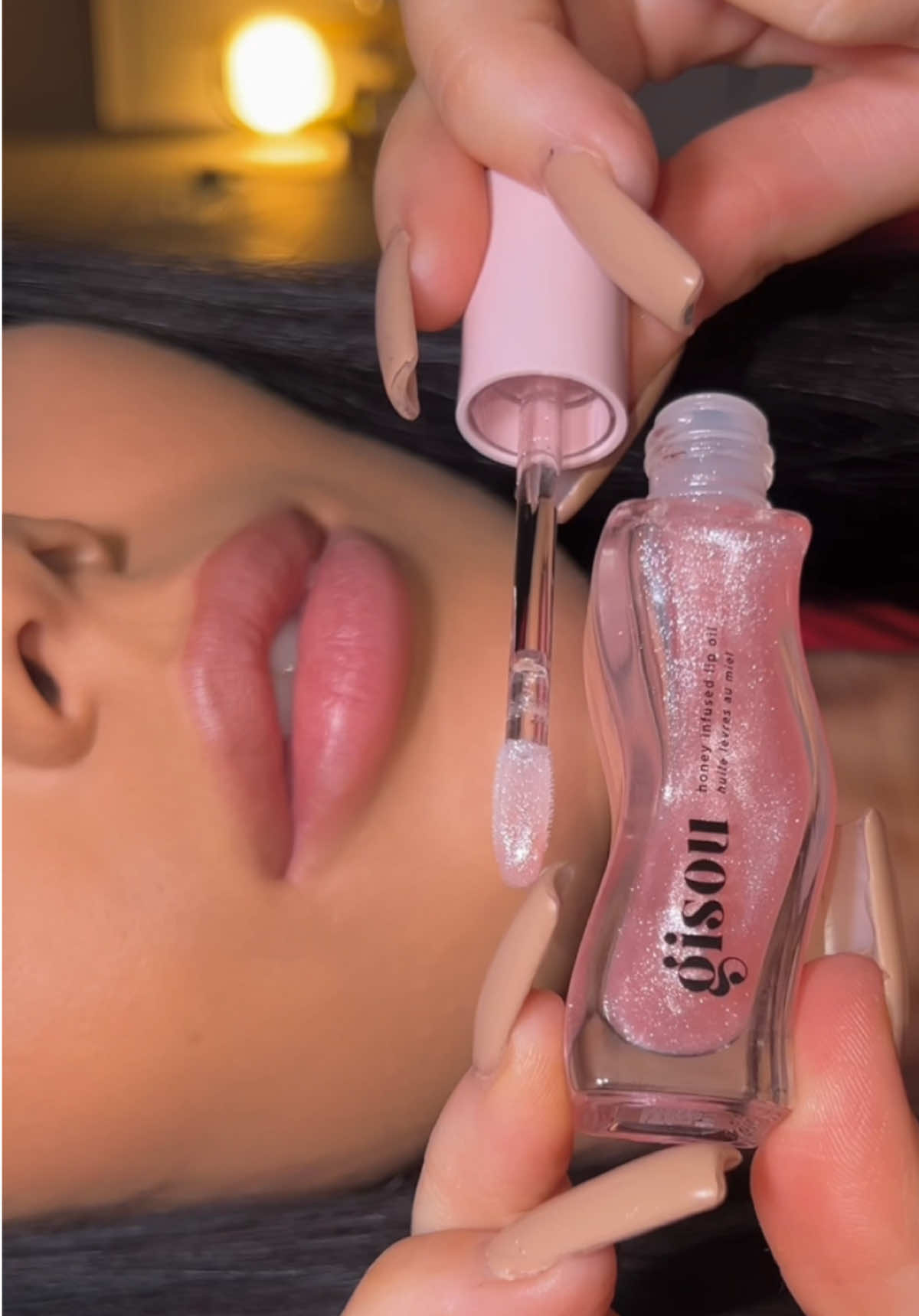 I think this is the girliest lip oil ever😍🎀💕 @Gisou #lipgloss #lipoil #gisou #gisoulipoil #girlythings #lips #satisfying #fyp #foryou #viral #makeup #beauty 