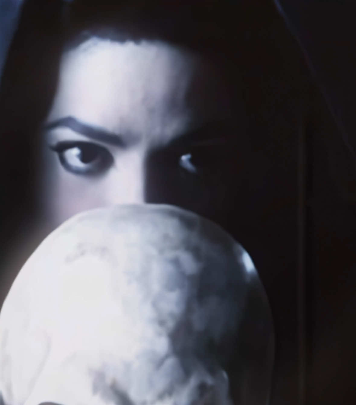 You must be haunting me… #michaeljacksonedit #michaeljackson #mjedit #fyp #aftereffects #mj 