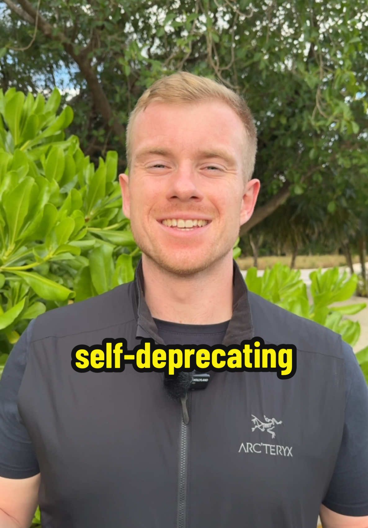 self-deprecating /ˌsɛlfˈdɛpɹəˌkeɪtɪŋ/ = making fun of yourself in a humble / humorous way e.g. He's so kind and very self-deprecatingly funny Would you consider yourself a self-deprecating person? 🤔 #advancedenglish #learningenglish #englishlearning #fyp 