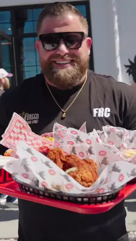 Fried Chicken IS NOT supposed to taste like this! 📍: 🇺🇸  #foodreview #foodcritic #travelcontent 