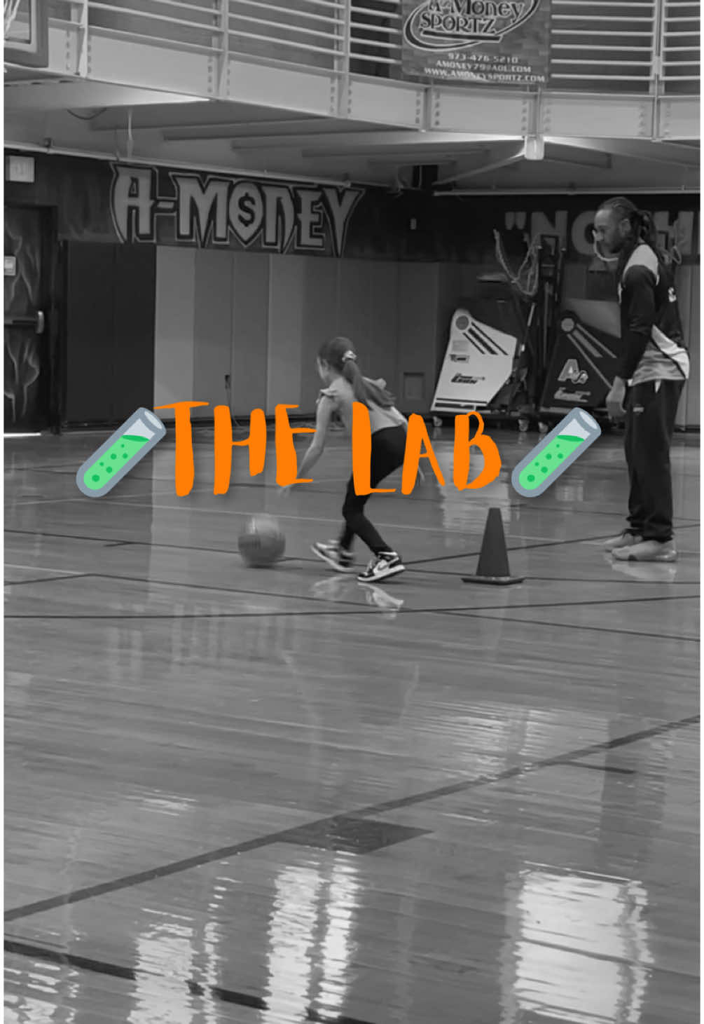 Ava a 3rd grade girl who just started basketball was in the lab for the 2nd time and she’s already getting so much better 🧪🧪🧪 No harm in fun and learning ! I love to have fun in my lessons it’s the best way to teach I believe. The more fun a kid have the more they want to learn and the better they get. Sports is something you have to enjoy to really exceed in !  All skill levels is welcomed. From intermediate to advanced we got work for all at the lab 🧪  #playerdevelopment amoneyallstarz #coachkayslab🧪 #girlswhohoops #ladyballerz #sheballs   #privatelesson #privatelessonsavailable #1on1training #labwork #welcome2thelab #amoneysportz #basketball #aau #travelbasketball #hardwork #thelab #dalab #aaubasketball #practice #overtimeelite #CoachKLab #ballislife #training #ballhandling #shooting #bball  #hoops #family