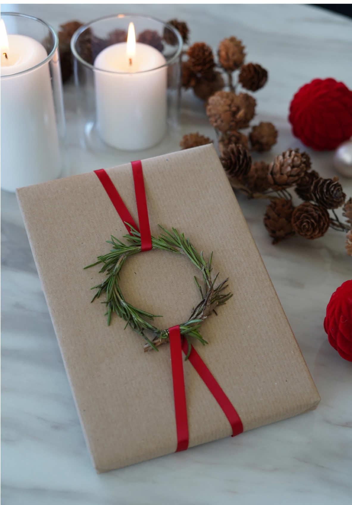 Geschenk mit Rosmarinkranz🌿🎁 #DIY #weihnachtsgeschenke #weihnachten #xmas #wrappinggifts #christmas #gift #geschenk 