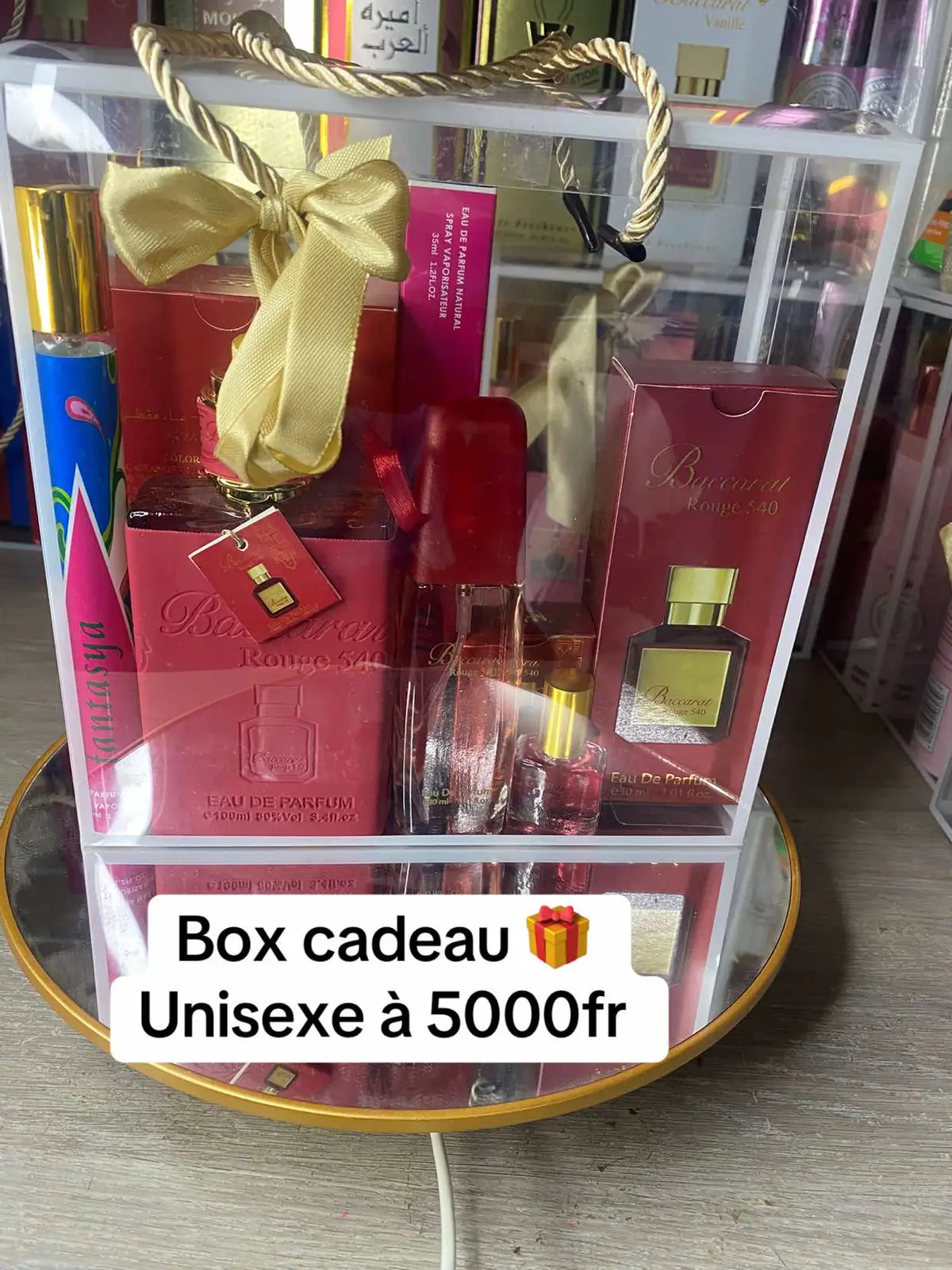 A l’occasion du mois de Décembre dont suis native❤️  je vous ai créée des box cadeaux 🎁  you khéré waw kong Waouh🔥 lici dakati moye moye si ndieuk you khéwalé ✌️ box bo dieul si yi 5000fr @abdousaliou803  #miaguisse #venteenligne #tiktoksenegal221🇸🇳 #visiblitetiktok #visibilité 