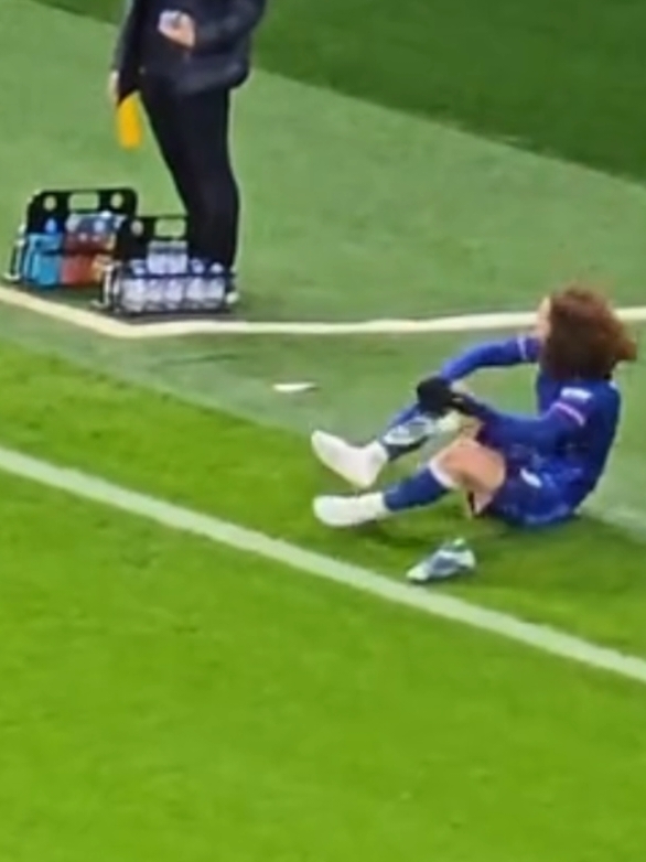 Marc Cucurella had to change his boots After slipping away and conceding a goal twice for Spurs 🤦🏻 . #cucurella #marccucurella #chelsea #spurs #tottenham 