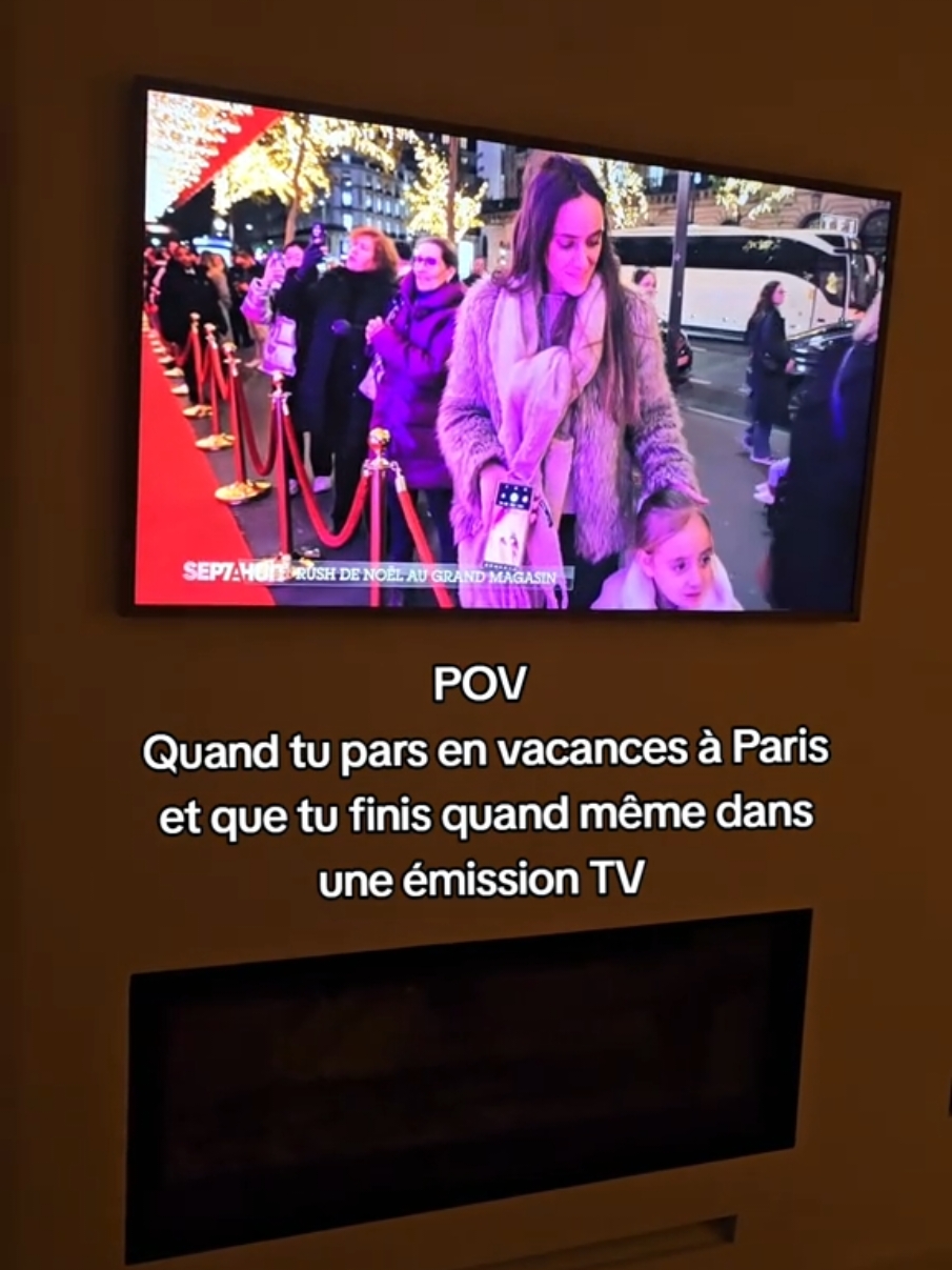 POV: Quand tu pars en vacances à Paris avec ta famille et que tu finis quand meme dans une émission TV avec ta fille de 5 ans 📽 - #tf1 #septahuit #emissiontv #tv  #model #maman #paris #creatricedecontenu #christmas #influencer #jeunemaman #tvshow #noel #parisnoel @TF1 @SeptAHuit @septahuitofficiel 