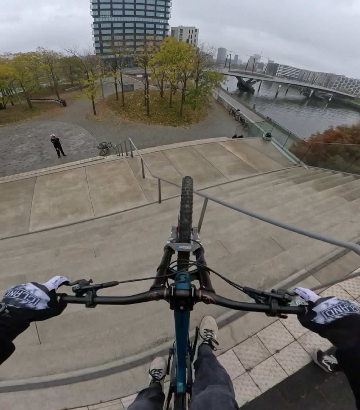 Urban missions in Hamburg ⚓️ #mtb #pov #freeride #downhill #bikes 