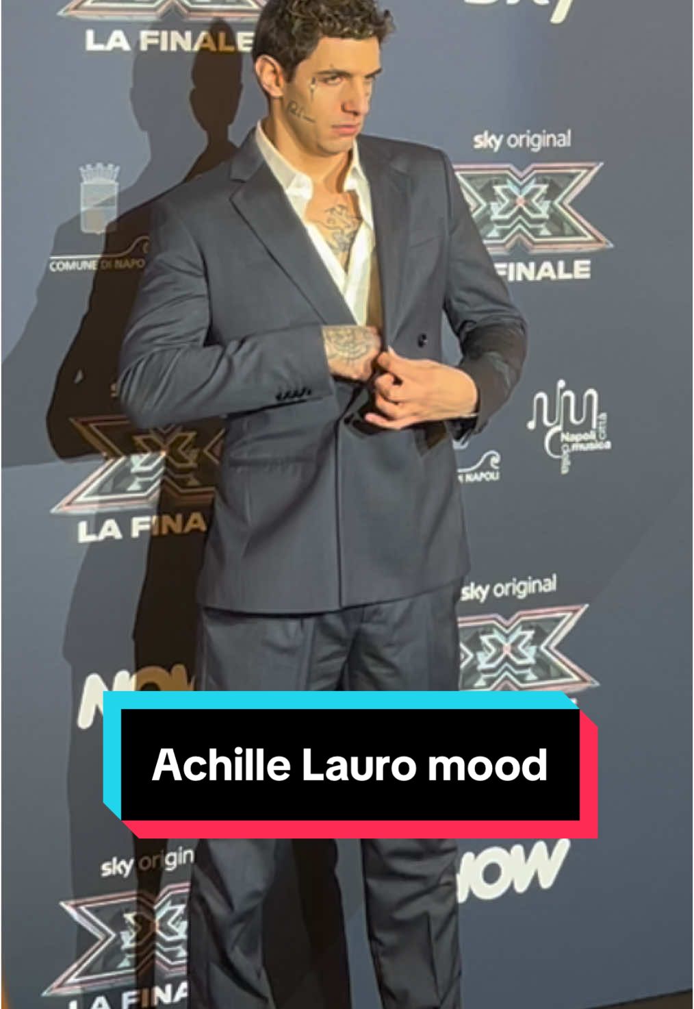 Achille Lauro nella conferenza di X Factor 2024 a Napoli: che stile! Inviata per #Superguidatv  #achillelauro #xfactor #amoredisperato #patagarri #lesvotives #lorenzosalvetti #lauro #achillelauroofficial 