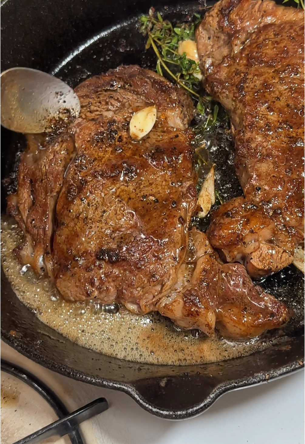 Attempting to cook the perfect steak 🥩 #cooking #steak #Recipe #castiron #recipes 