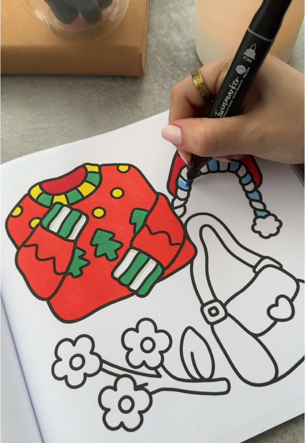 Colour with me! 🎄🎅🏻🌸 #colour #colouring #color #coloring#colourwithme #cocowyo #asmr #colourasmr #adultcolouring #colourbook #colourtiktok #colortiktok #colorbook #ohuhu #markers #capcut 