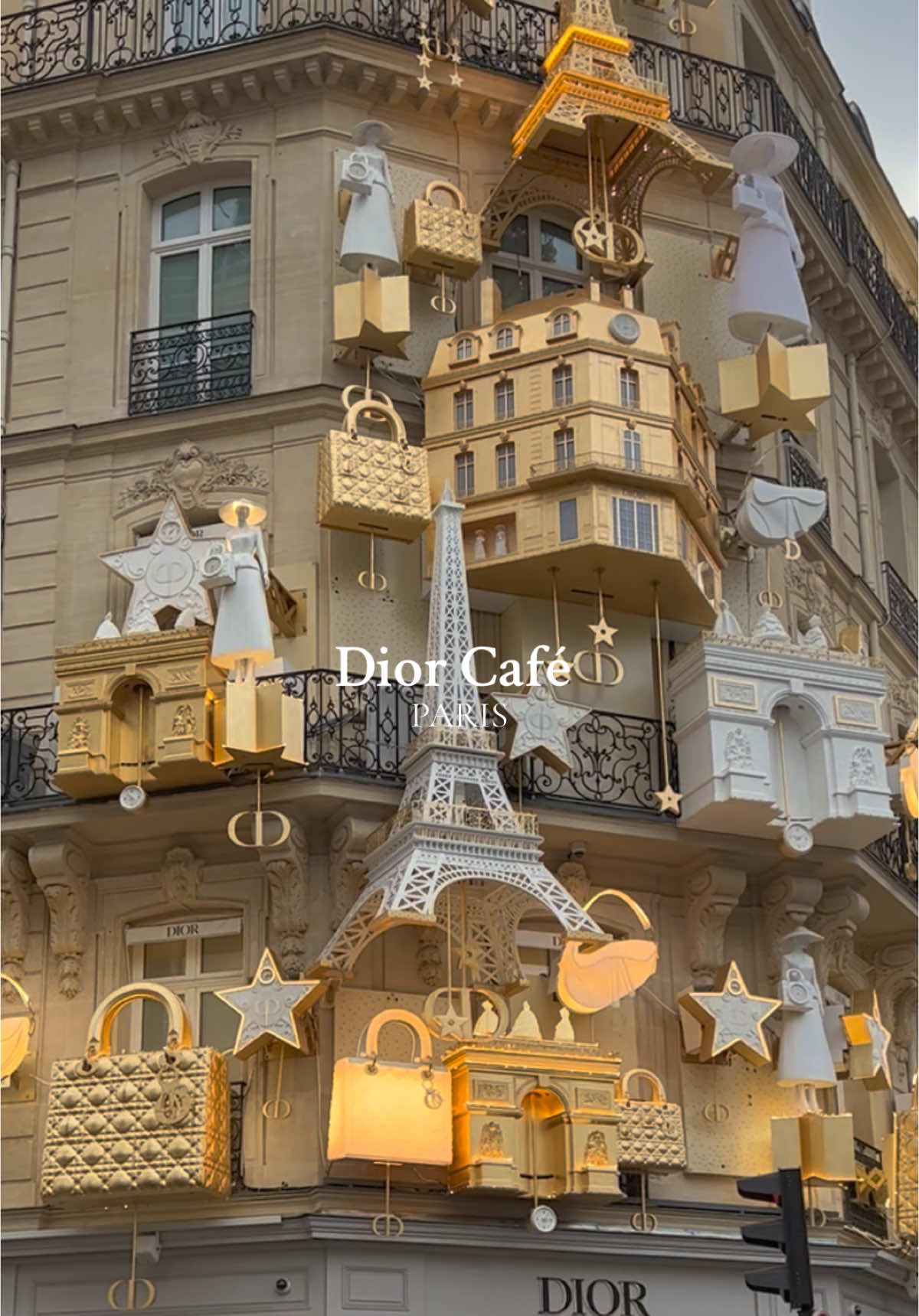 📍Dior Paris  Avenue Montaigne  #paris #parisvisit #dior #parisguide #parislifestyle #parisien #parisaesthetic #pariscoffee #parismustdo #parischristmas #thingstodoinparis #paristiktok #creatorsearchinsights #fyp #coffee #coffeetiktok #pourtoi 