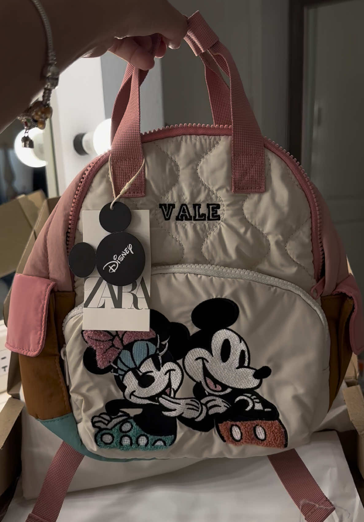 This was supposed to be a christmas gift for baby girl but we COULDN’T WAITTTT 💌 ##disneybag##minniemouse##mickeymouse##zara##toddlerbackpack##customzarabag##toddlermom