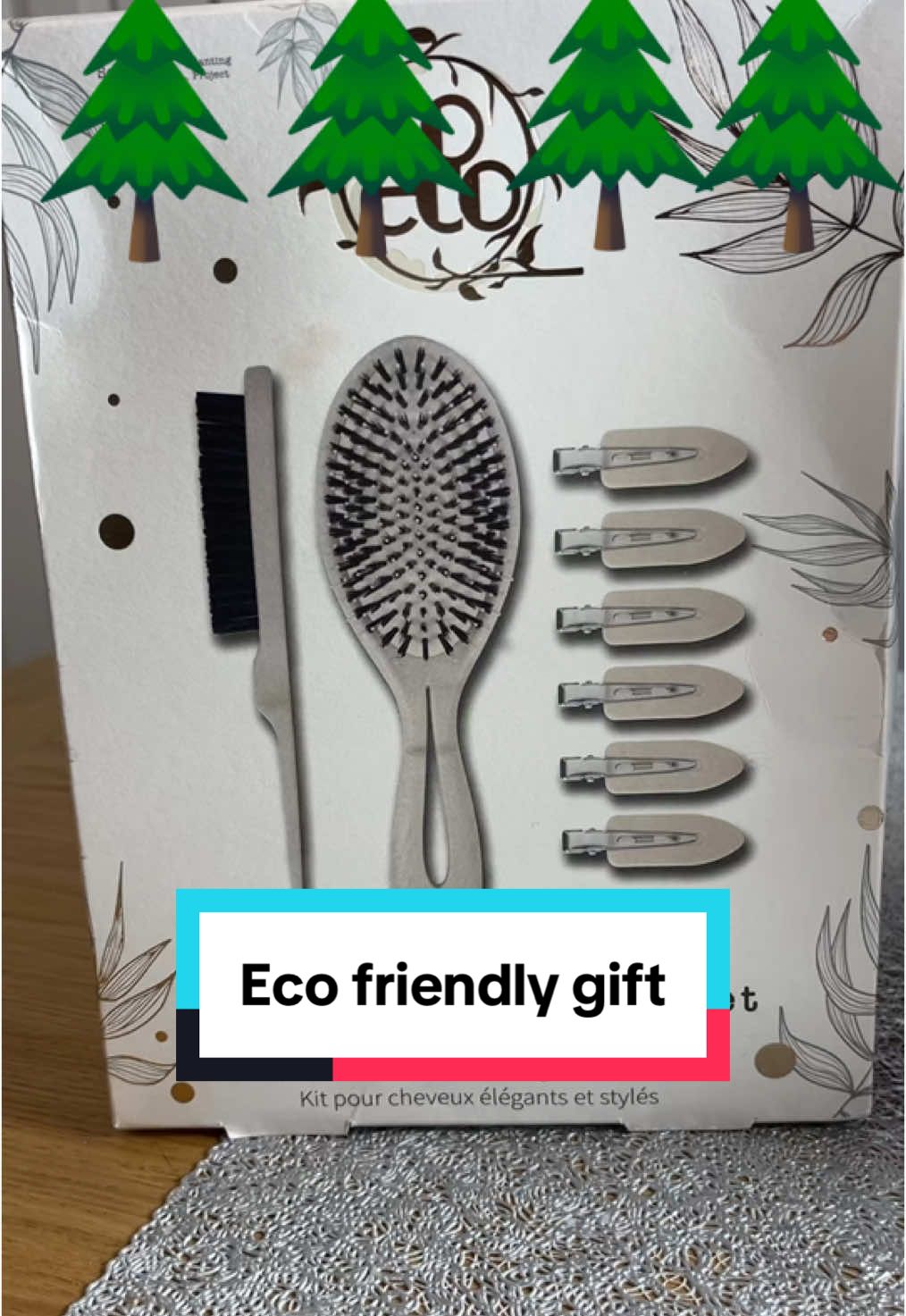 Love this bristle brush and backcomb brush with 6 clips, with the added bonus each set sold, yhe company plants one tree 🌲#hair #hairstyle #eco #natura #brush #hairbrush #christmas #christmastiktok @So Eco 