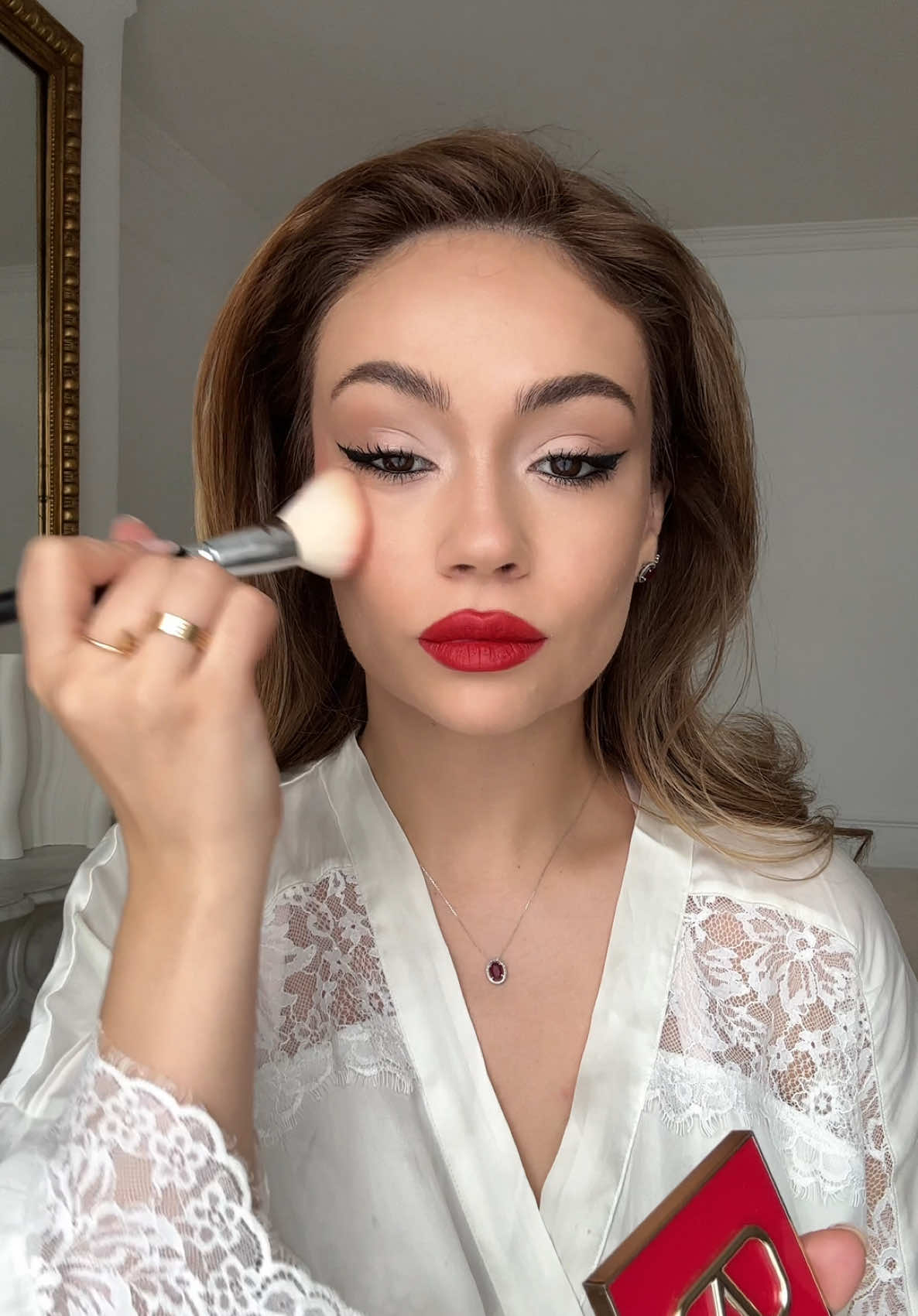 Classy Red Lips makeup for the #festiveseason ♥️✨ #makeuptutorial #elegantstyle #redlipstutorial #classy #festiveseasonmakeup #nyemakeup 