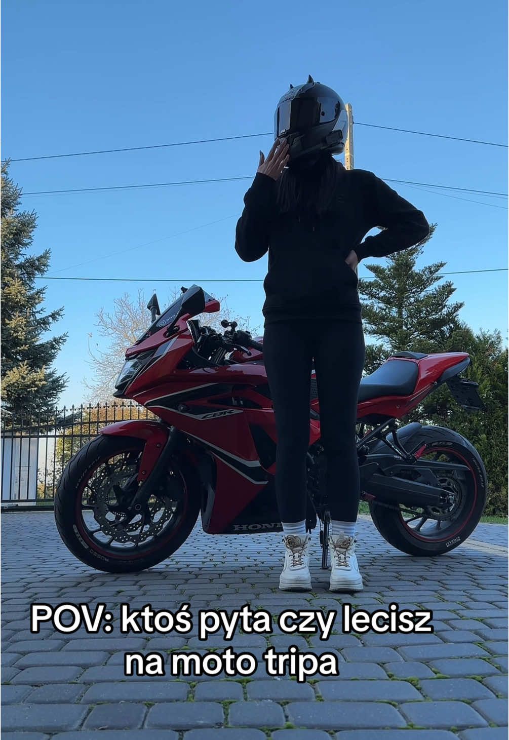 POV: kiedy ktoś pyta czy lecisz na moto tripa 😁 #motogirl #mototiktok #motorcycle #motocyklistka #motocykl #honda #cbr #insta360 #dc #fyp 