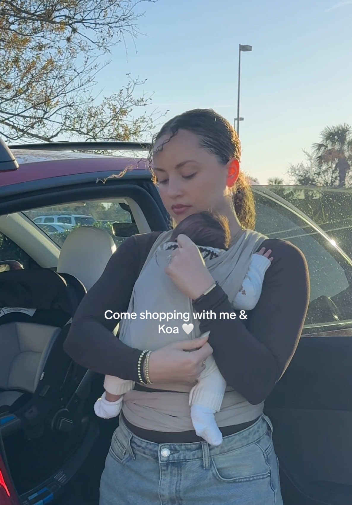 Can’t believe yesterday made one month 🥺 Thank yall for 700K love you guys so much!!! Stay tuned for the newborn shoot!! 🤭🤍#newparents #newmom #fyp #newborn #dailyvlog #postpartum #shopping #shopwithme #productive #MomsofTikTok 