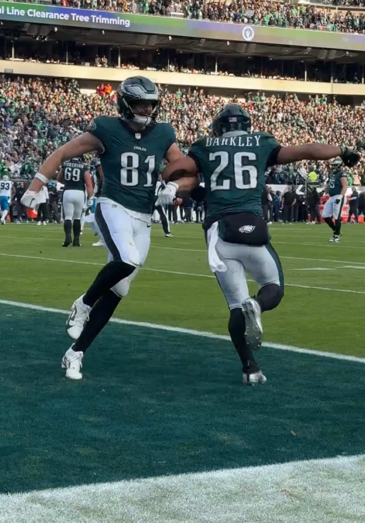 It’s the joyful skipping with Saquon for us 😂 #eagles #nflgameday #grantcalcaterra #saquonbarkley 