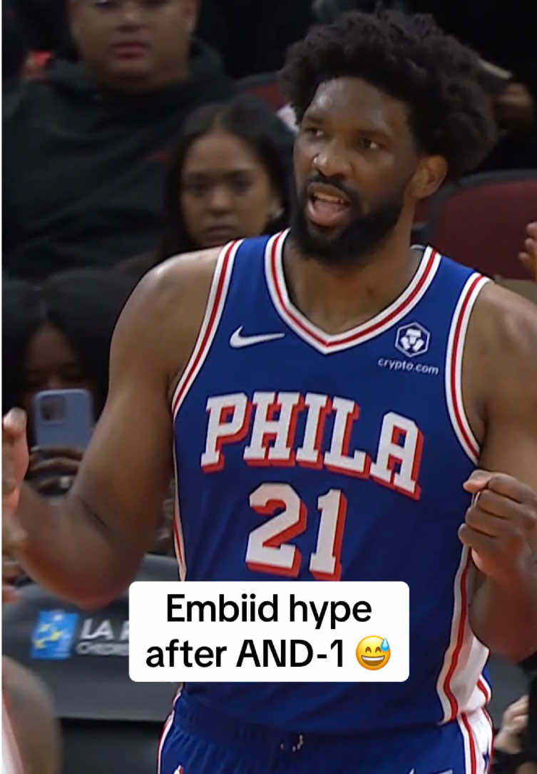 The leg kick 😭 #NBA #basketball #sixers #embiid 