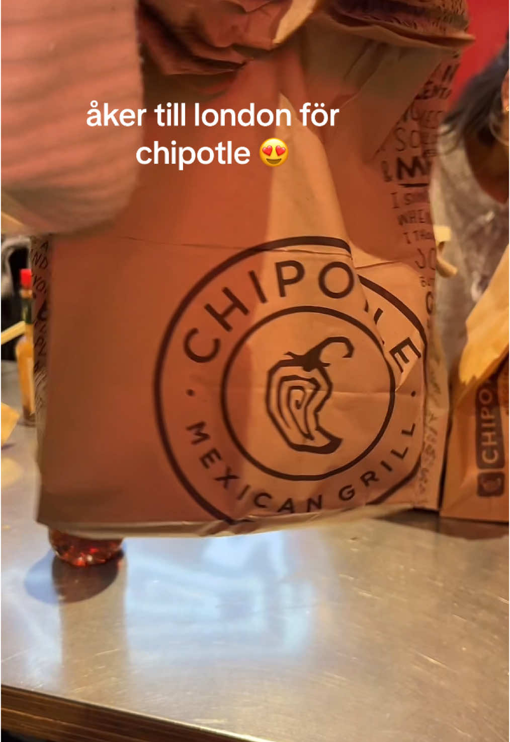 vi är nykära!!!  #foryou #foryoupage #london #chipotle 