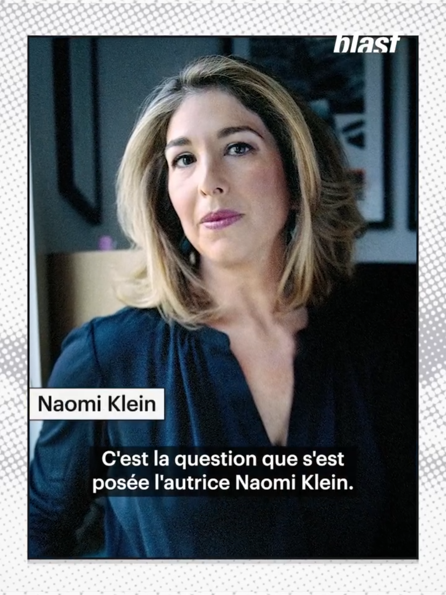 Si on m'avait dit lorsque j'étais étudiante et que je découvrais les sciences politiques qu'un jour j'aurais la possibilité d'interviewer l'immense Naomi Klein, je n'y aurais pas cru. Et pourtant, elle est venue sur mon plateau à Blast le souffle de l’info pour parler d'extrême droite, de complotisme, mais aussi de la responsabilité de la gauche et des dysfonctionnements des progressistes. Dans cet entretien, elle explique qu'un monde parallèle est en train de prendre forme, un endroit où le complotisme et le mensonge règnent, mais qu'il est urgent de comprendre et non de mépriser en bloc, pour pouvoir mieux empêcher sa progression. J'ai rarement été aussi enthousiaste à la sortie d'une émission, j'espère de tout coeur qu'elle vous intéressera ! J'ai réalisé l'interview en anglais et en français, il en existe donc deux versions à retrouver sur le site de Blast ! Titre : NAOMI KLEIN : « SEULE LA GAUCHE PEUT LUTTER CONTRE LE FASCISME »