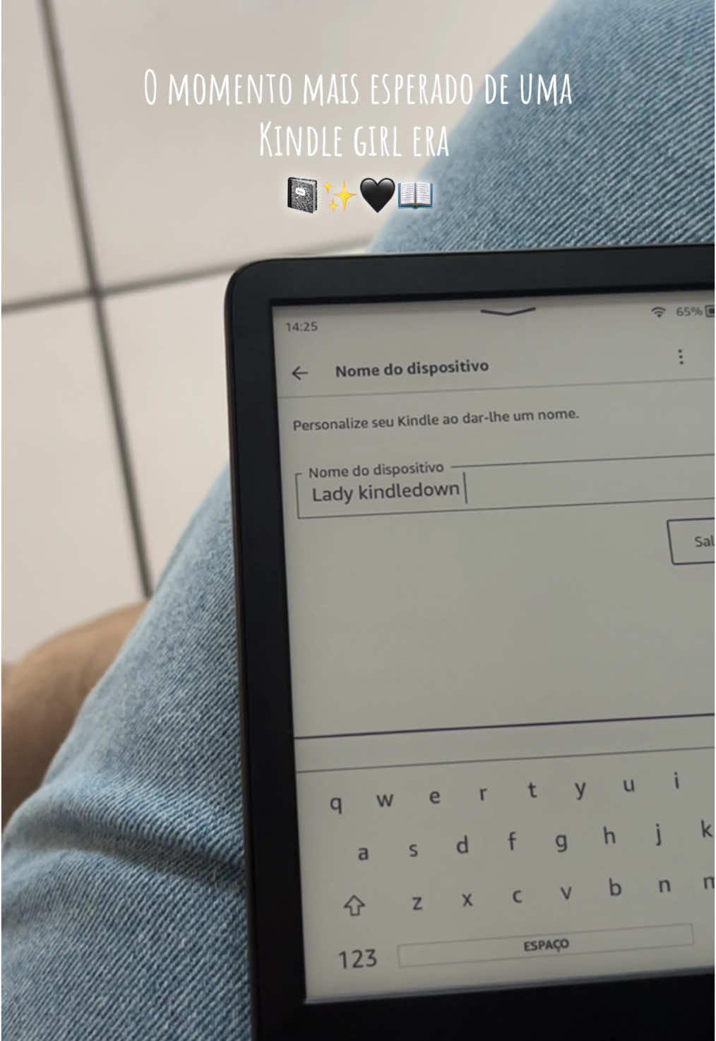 Querido e gentil leitor 🐝✨🤍 qual o nome do seu kindle? 🥺  #viraltiktok #fyp #kindle #books #BookTok #bridgerton #ladywistledown 