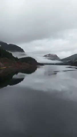 Is there anything more beautiful than a misty morning by a Scottish loch? 🌫️ #Scotland #ScotlandTikTok #ScotlandTravel #ScotlandForever #TravelTikTok #TravelBucketList #IsleOfSkye #Skye #PlacesToVisit 